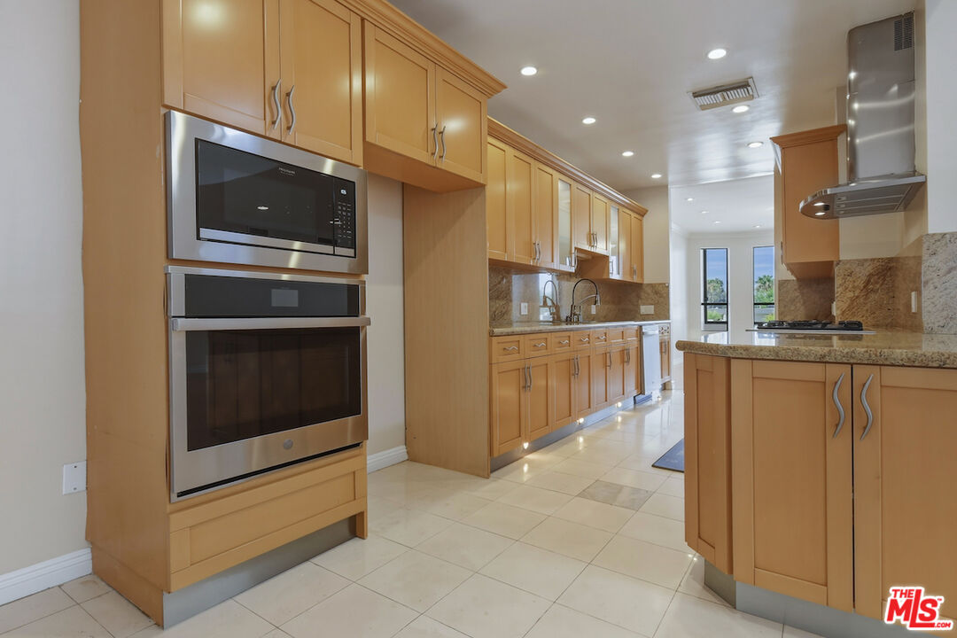 4443 Ventura Canyon Ave Unit: 304