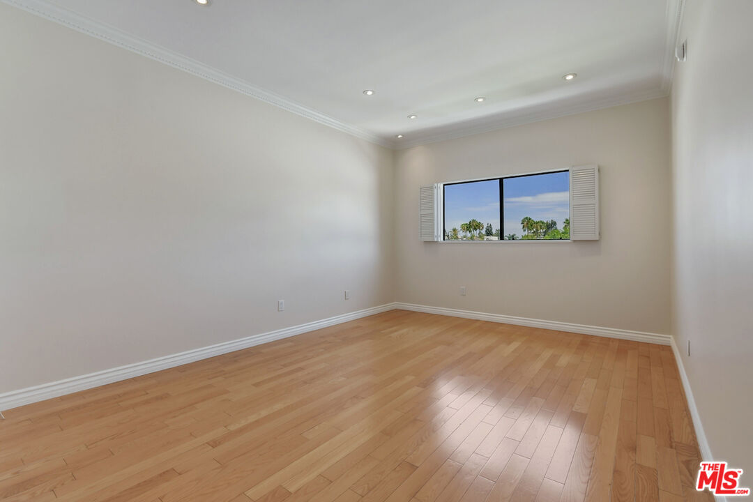 4443 Ventura Canyon Ave Unit: 304
