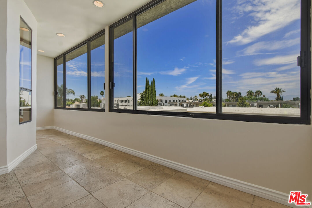 4443 Ventura Canyon Ave Unit: 304