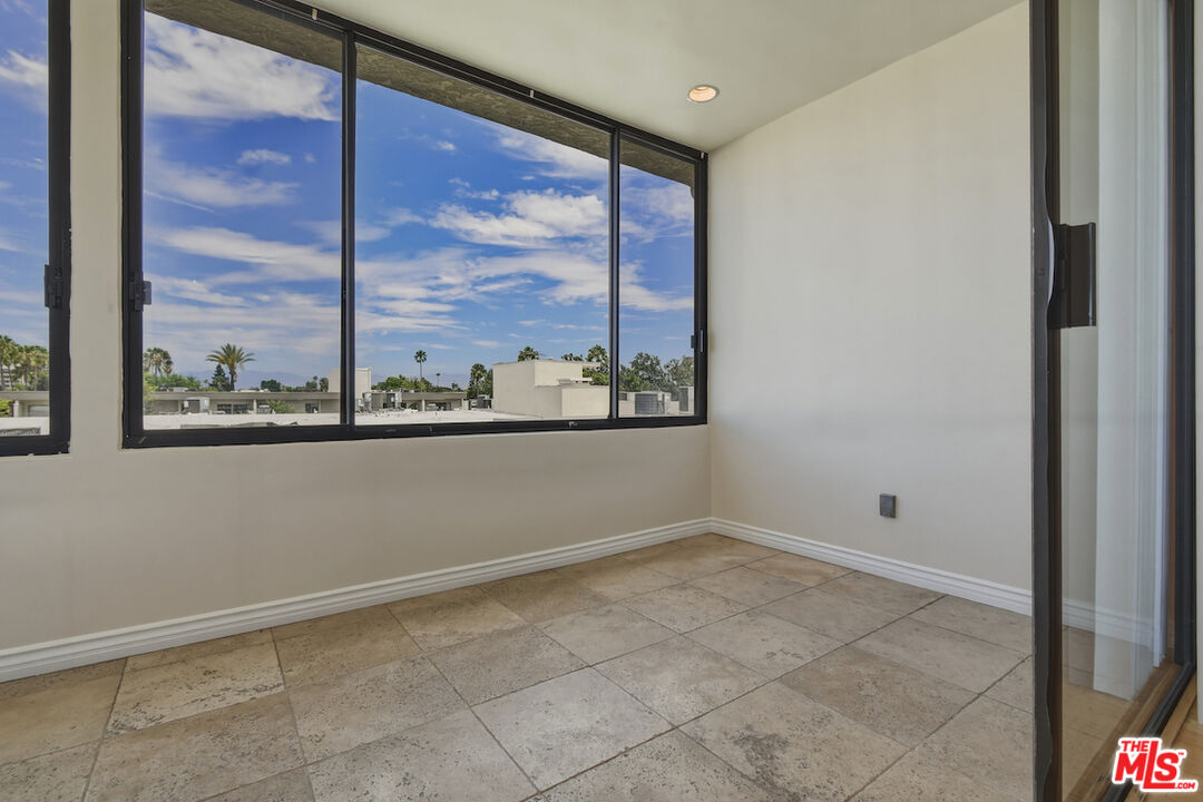 4443 Ventura Canyon Ave Unit: 304