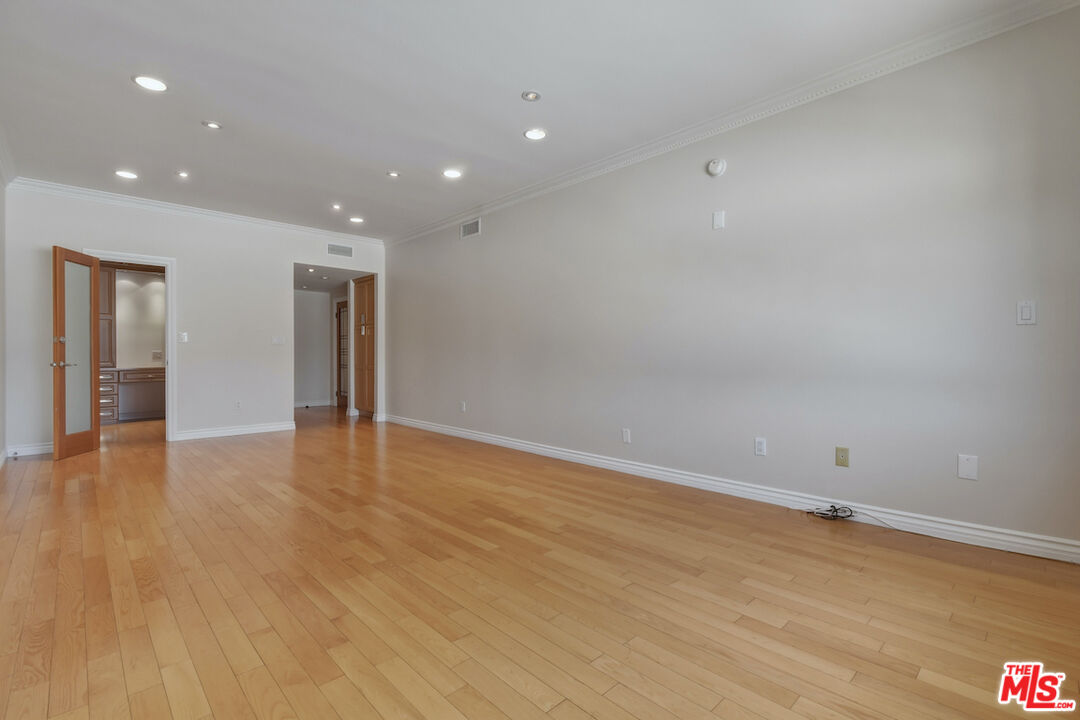 4443 Ventura Canyon Ave Unit: 304