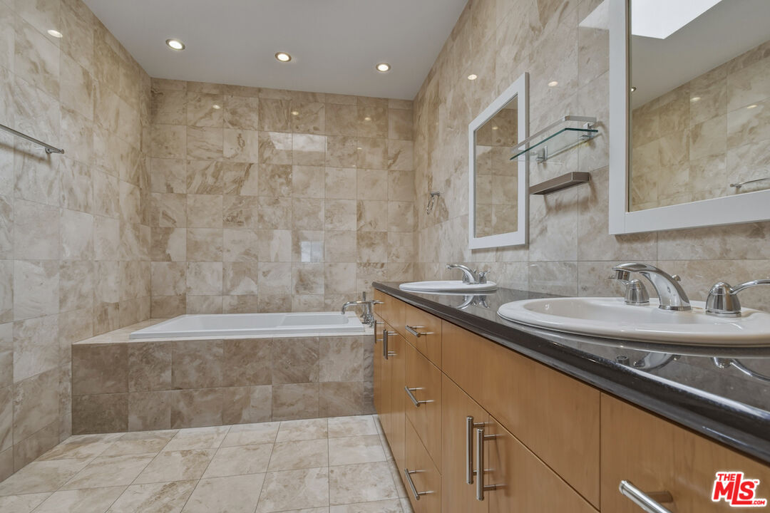 4443 Ventura Canyon Ave Unit: 304
