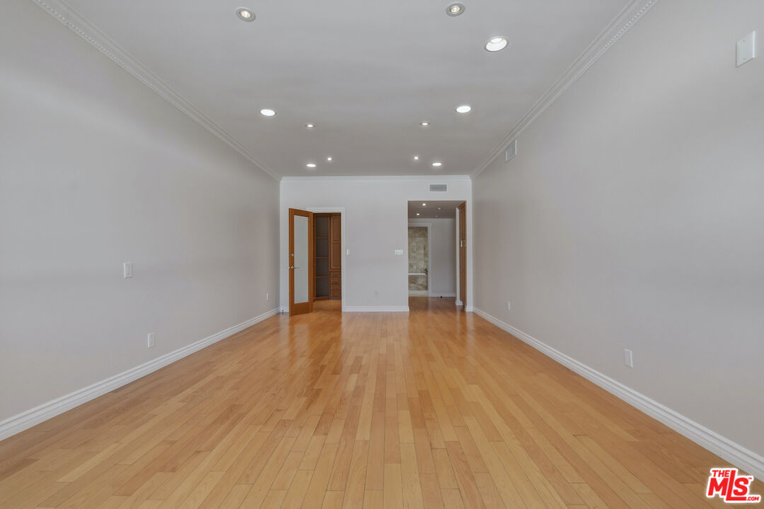 4443 Ventura Canyon Ave Unit: 304