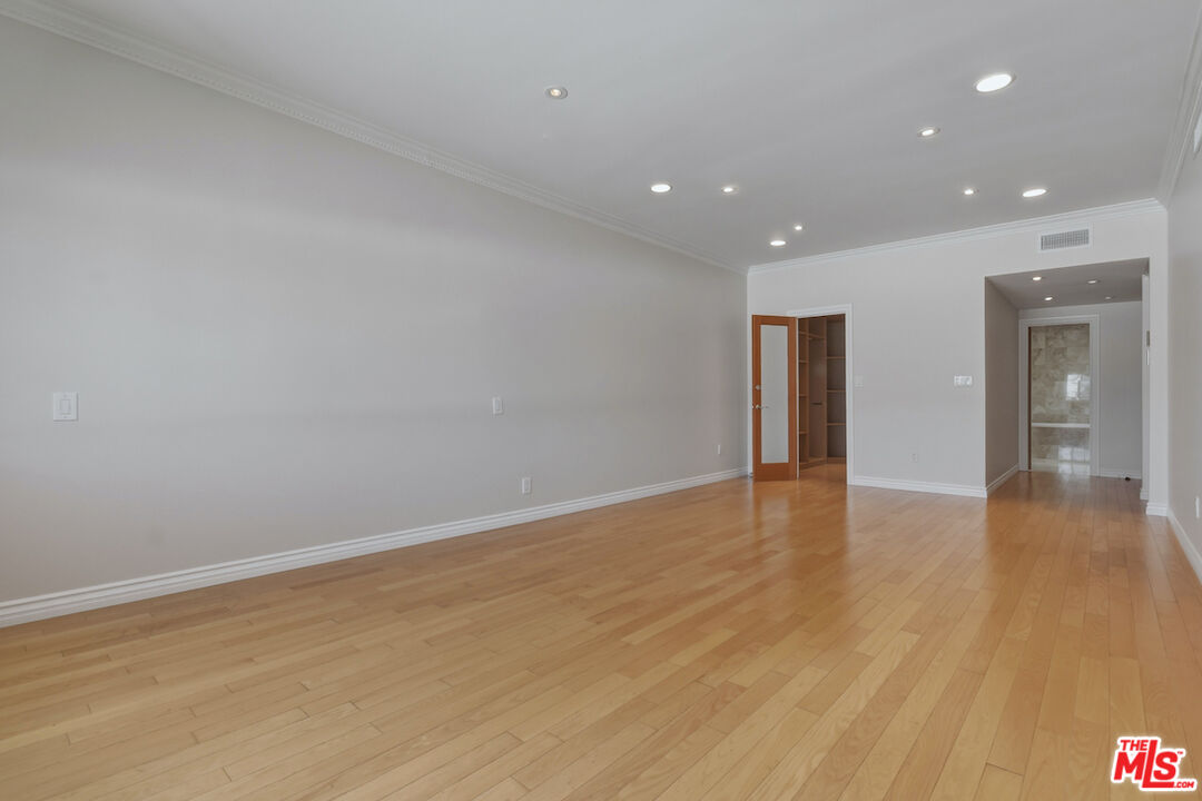 4443 Ventura Canyon Ave Unit: 304