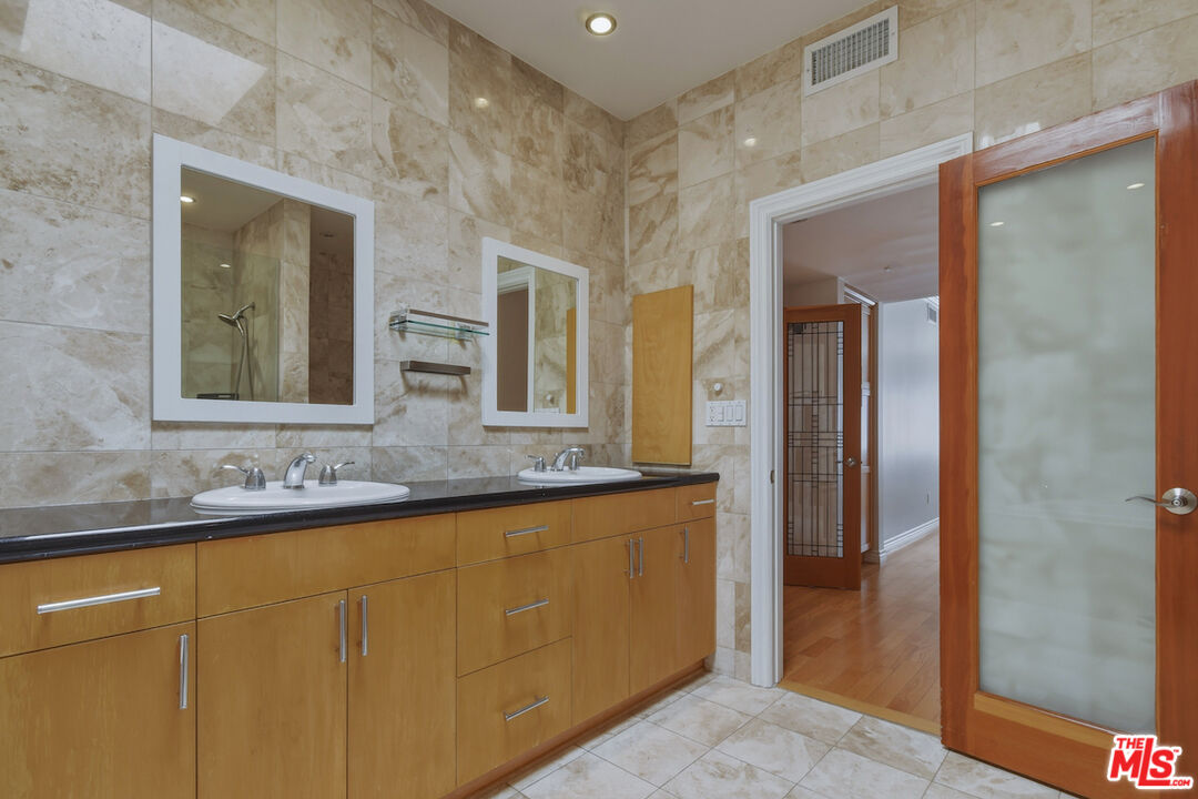 4443 Ventura Canyon Ave Unit: 304