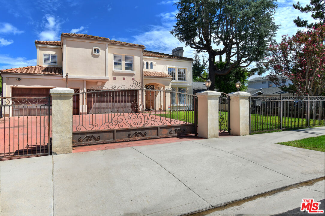 4942 Densmore Ave