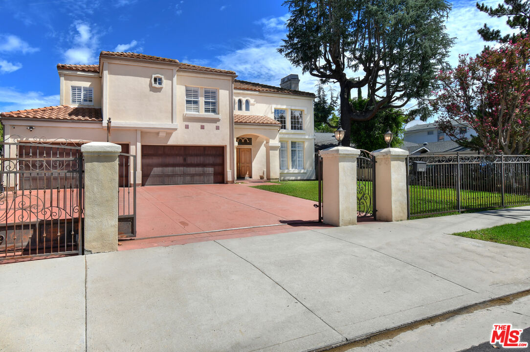 4942 Densmore Ave