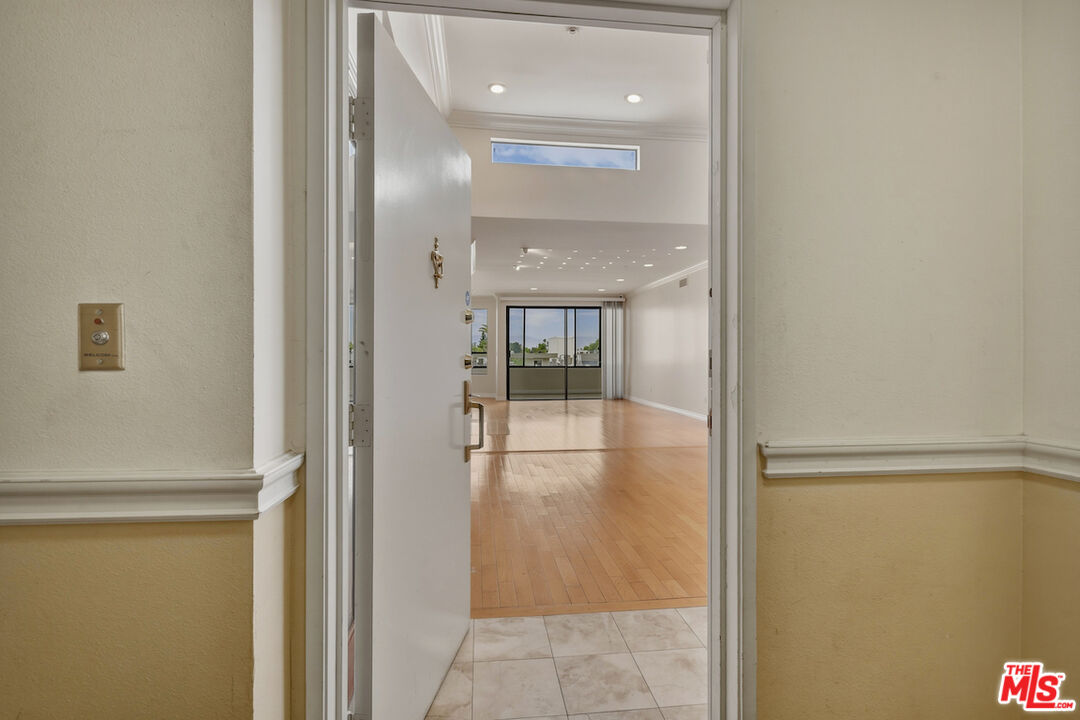 4443 Ventura Canyon Ave Unit: 304