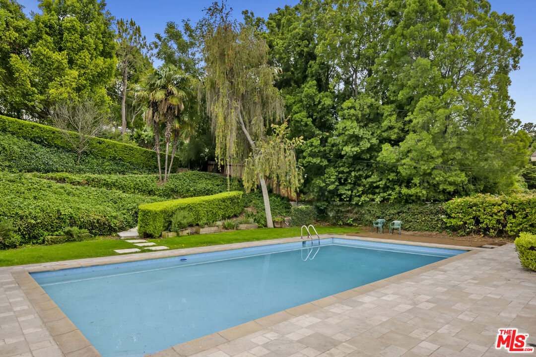 18080 Karen Dr
