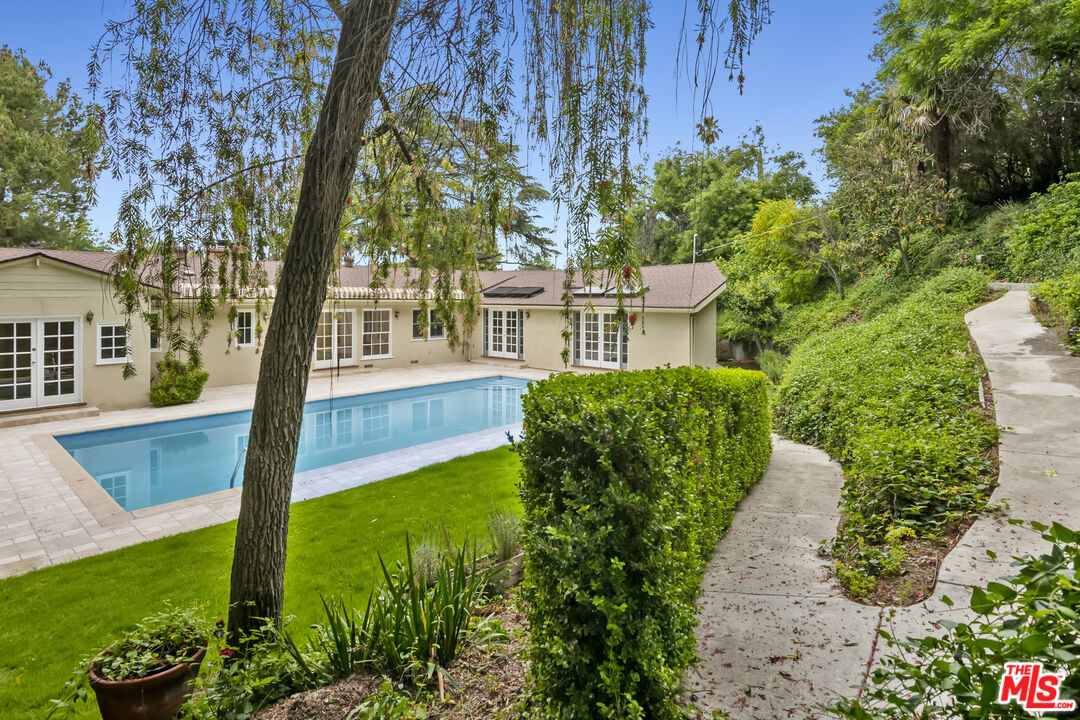 18080 Karen Dr