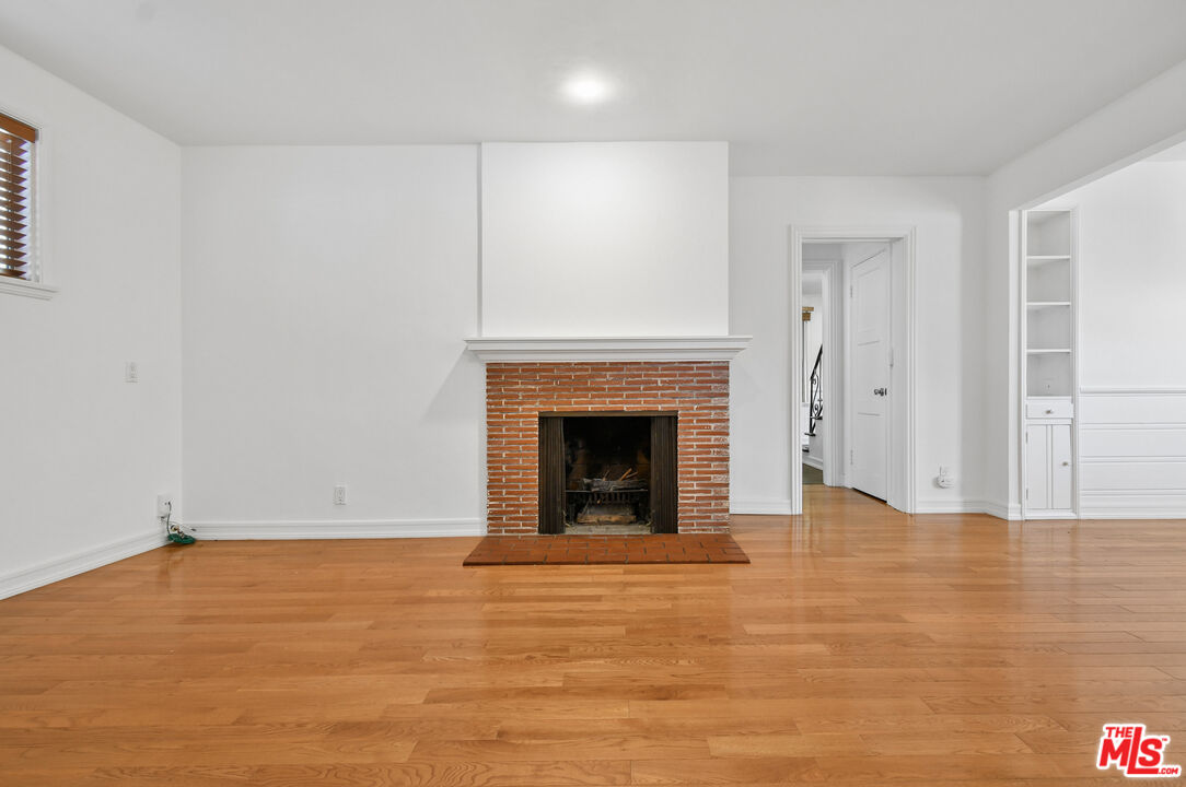 14335 Magnolia Blvd