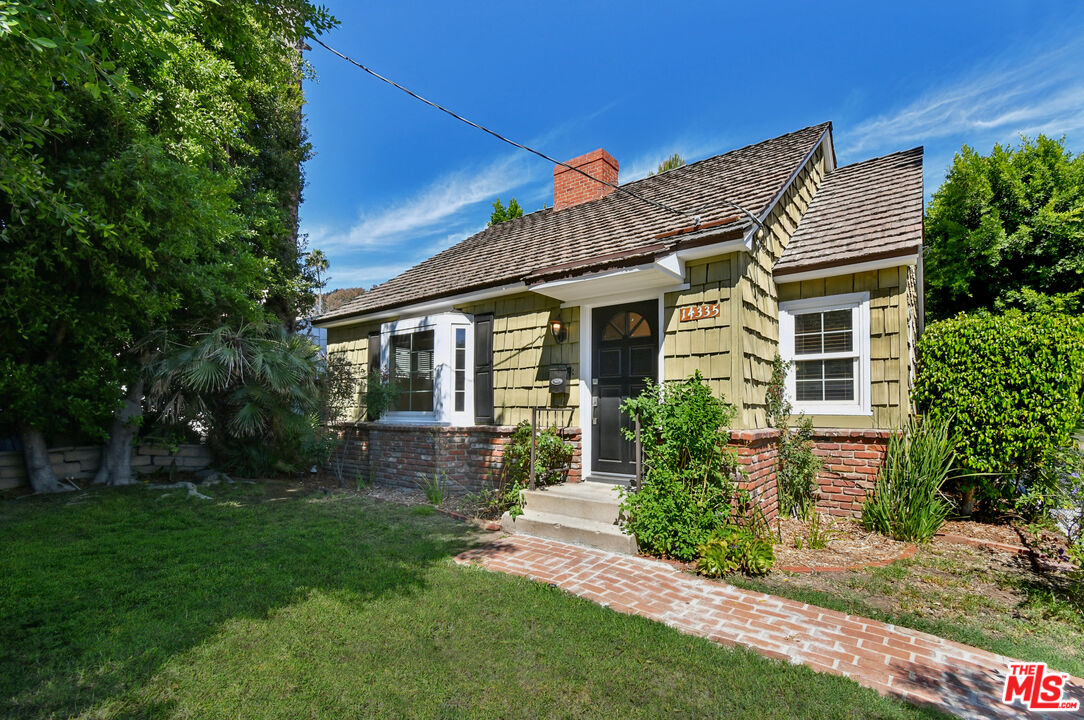 14335 Magnolia Blvd