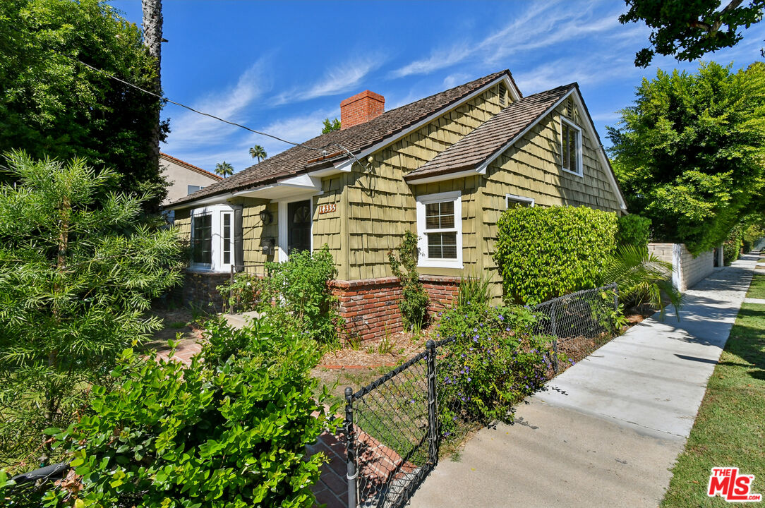 14335 Magnolia Blvd