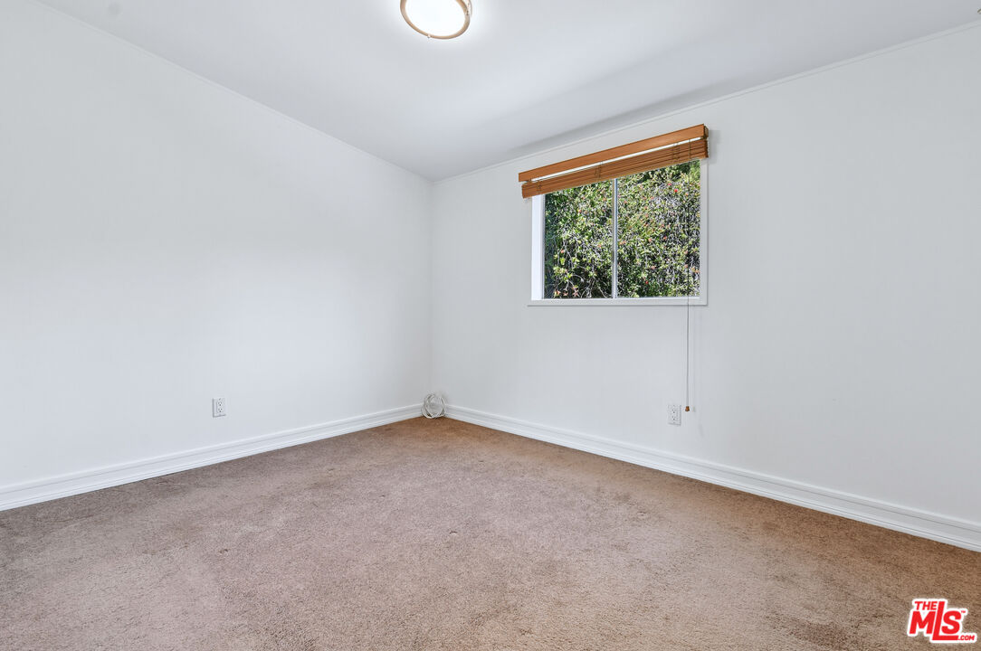 14335 Magnolia Blvd