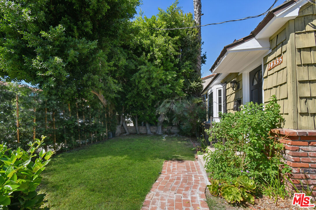 14335 Magnolia Blvd