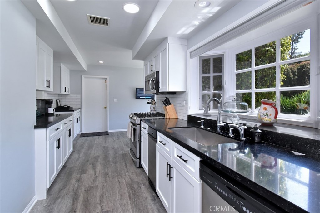 13707 Valley Vista Boulevard