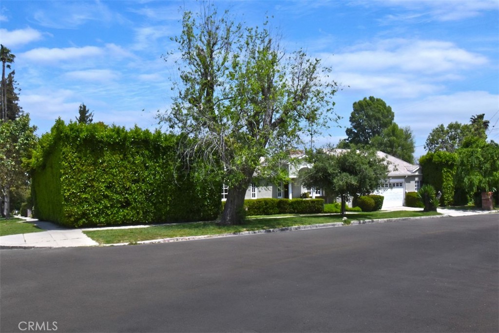 13707 Valley Vista Boulevard