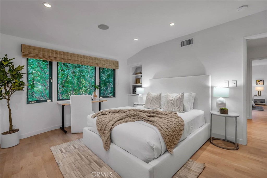 3747 Benedict Canyon Lane