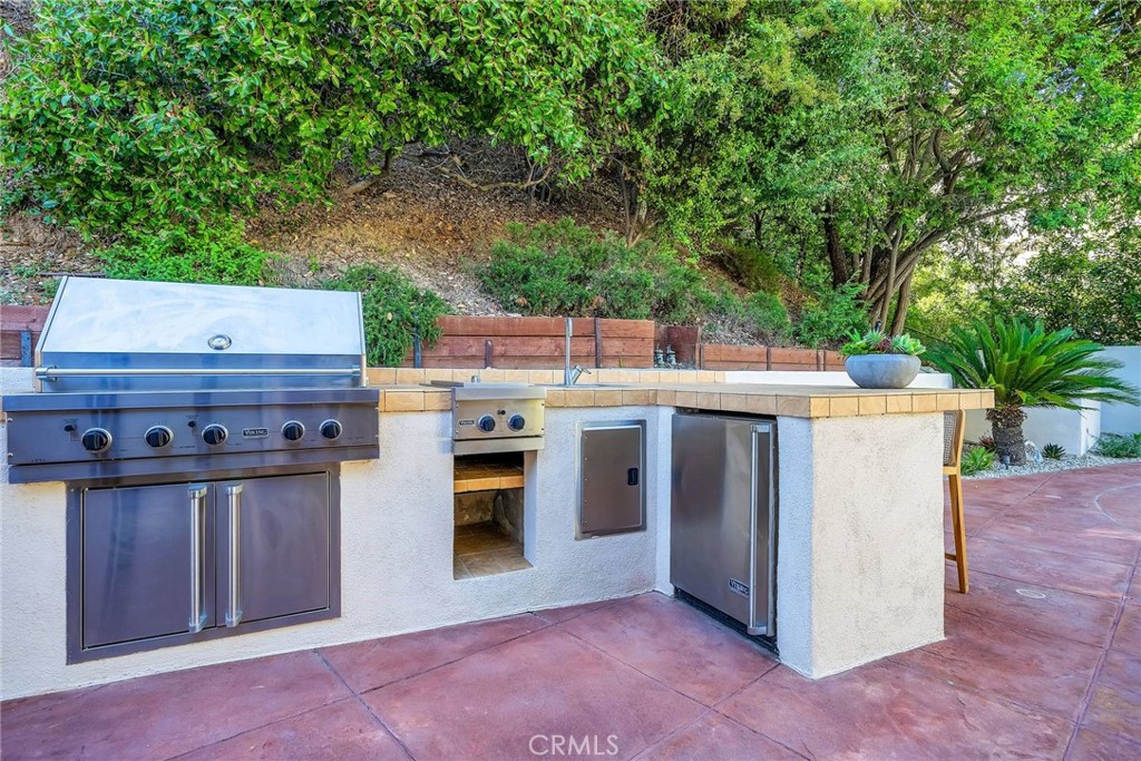 3747 Benedict Canyon Lane