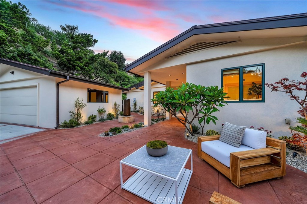 3747 Benedict Canyon Lane