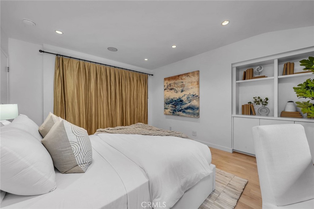 3747 Benedict Canyon Lane