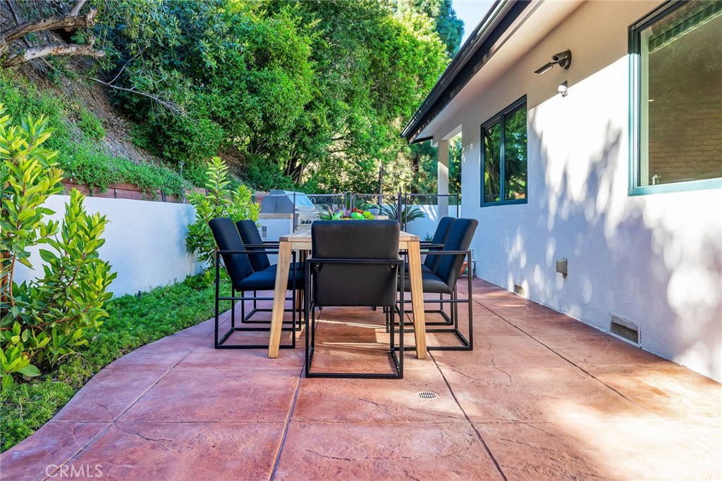 3747 Benedict Canyon Lane