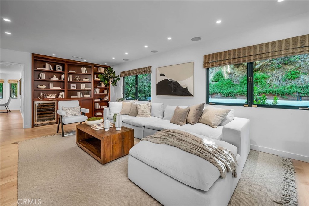 3747 Benedict Canyon Lane