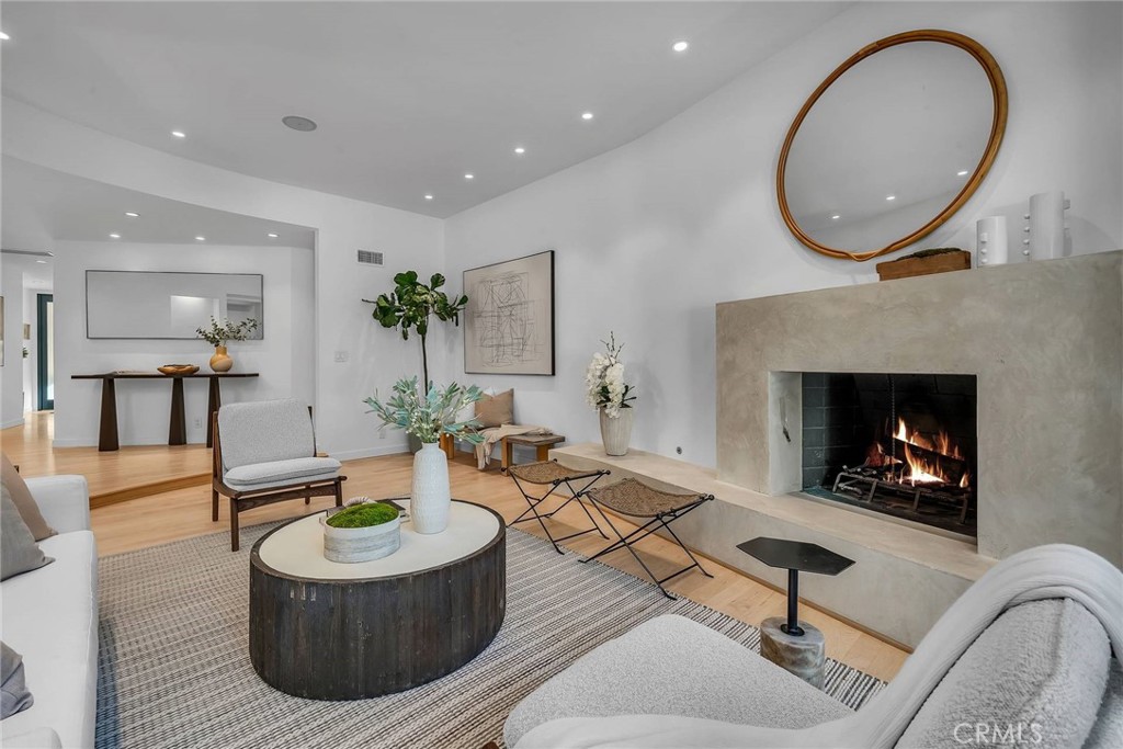 3747 Benedict Canyon Lane