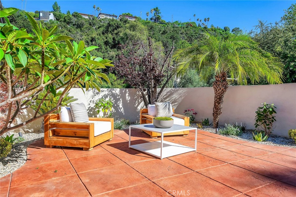 3747 Benedict Canyon Lane