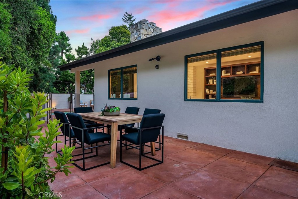 3747 Benedict Canyon Lane