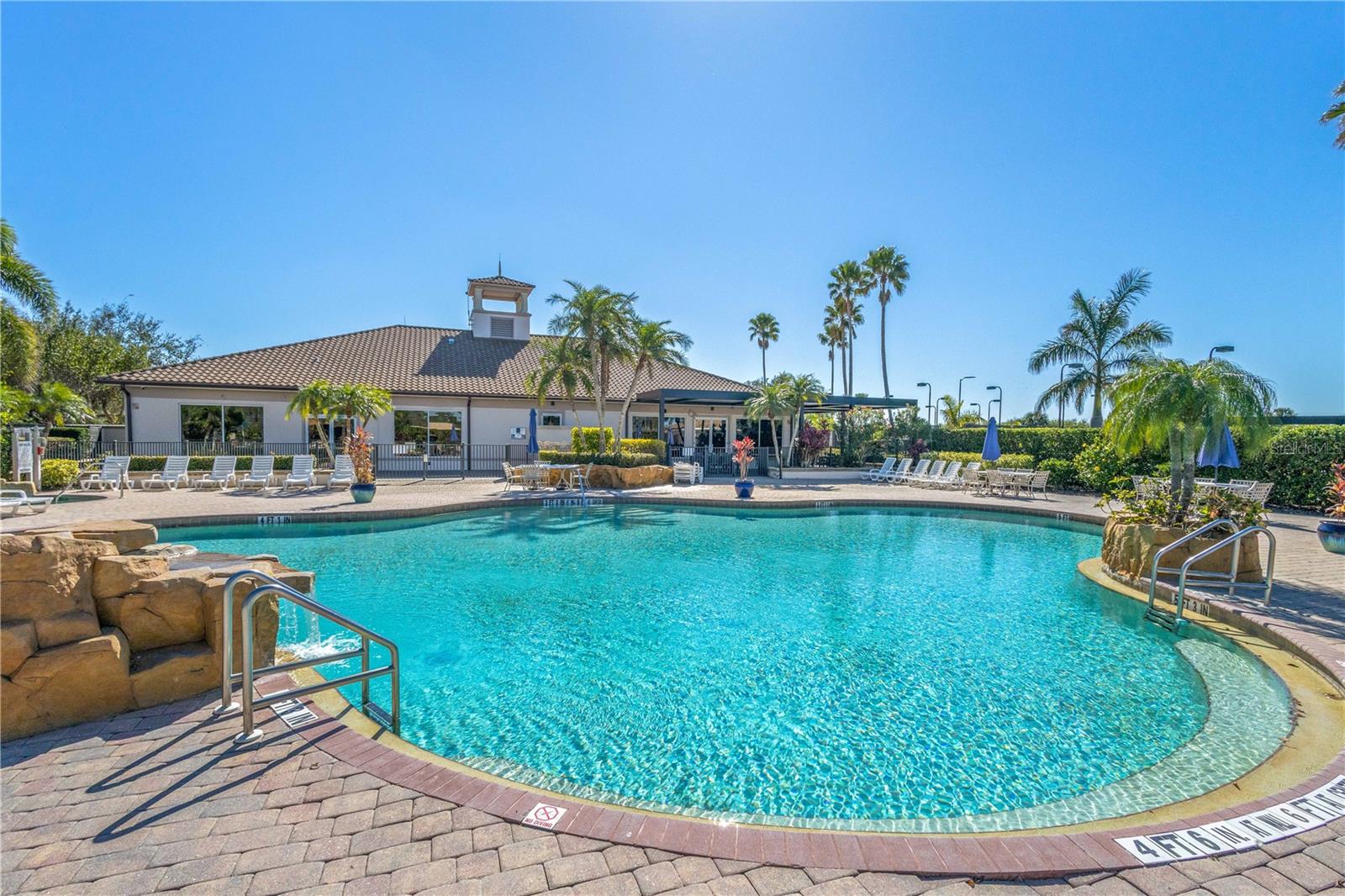 5674 BLUE HERON CIRCLE