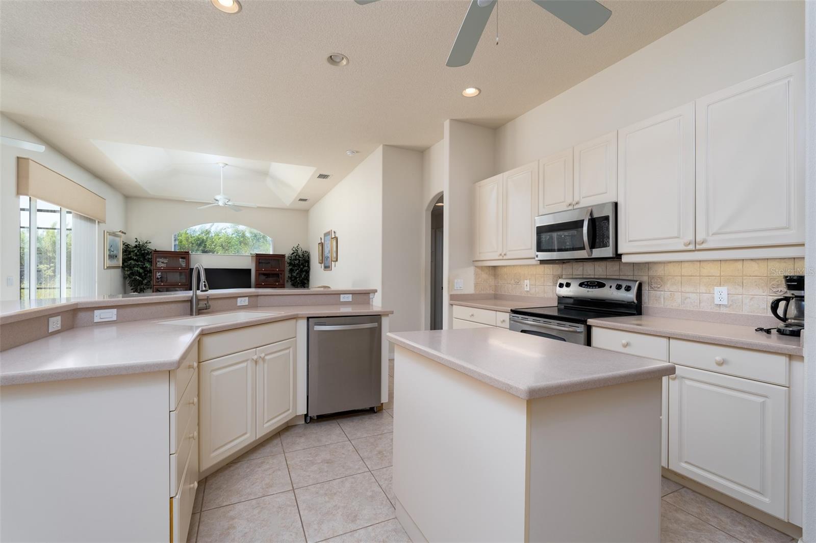 15507 AQUA CIR
