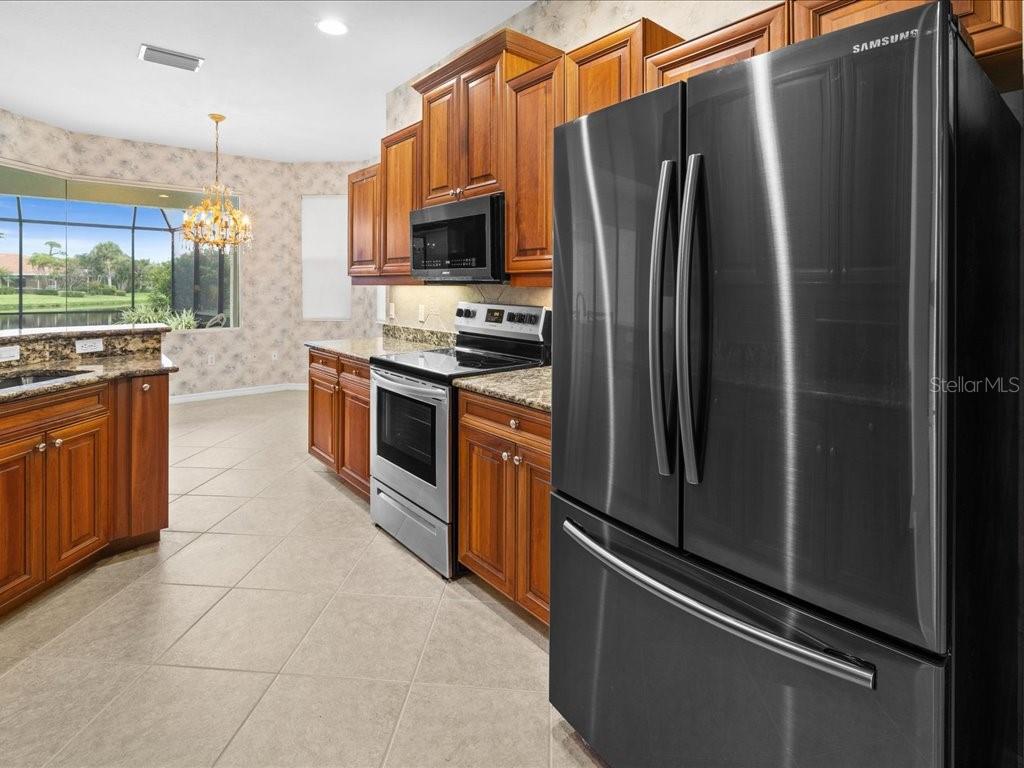 3927 WHISPERING OAKS DR
