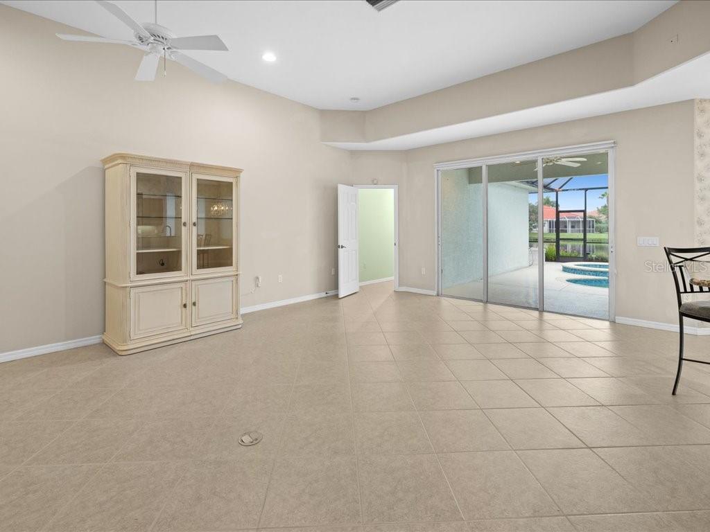 3927 WHISPERING OAKS DR