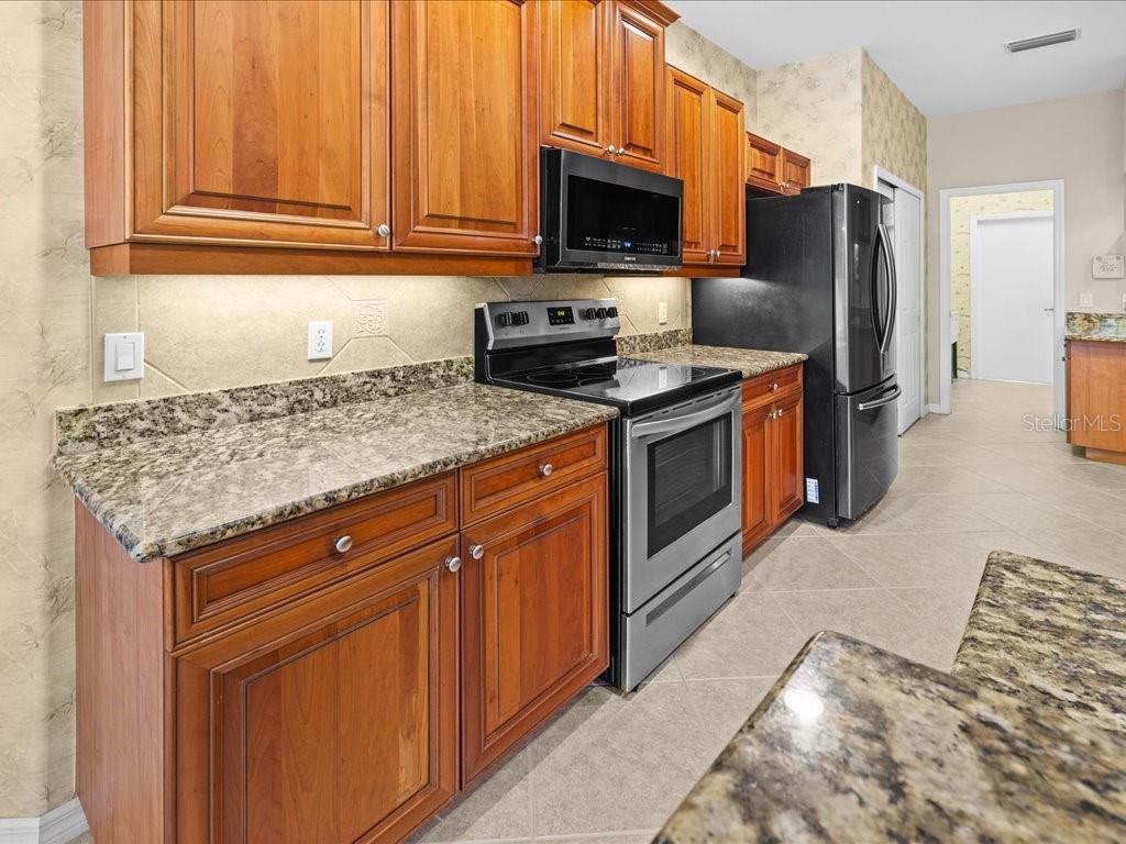 3927 WHISPERING OAKS DR