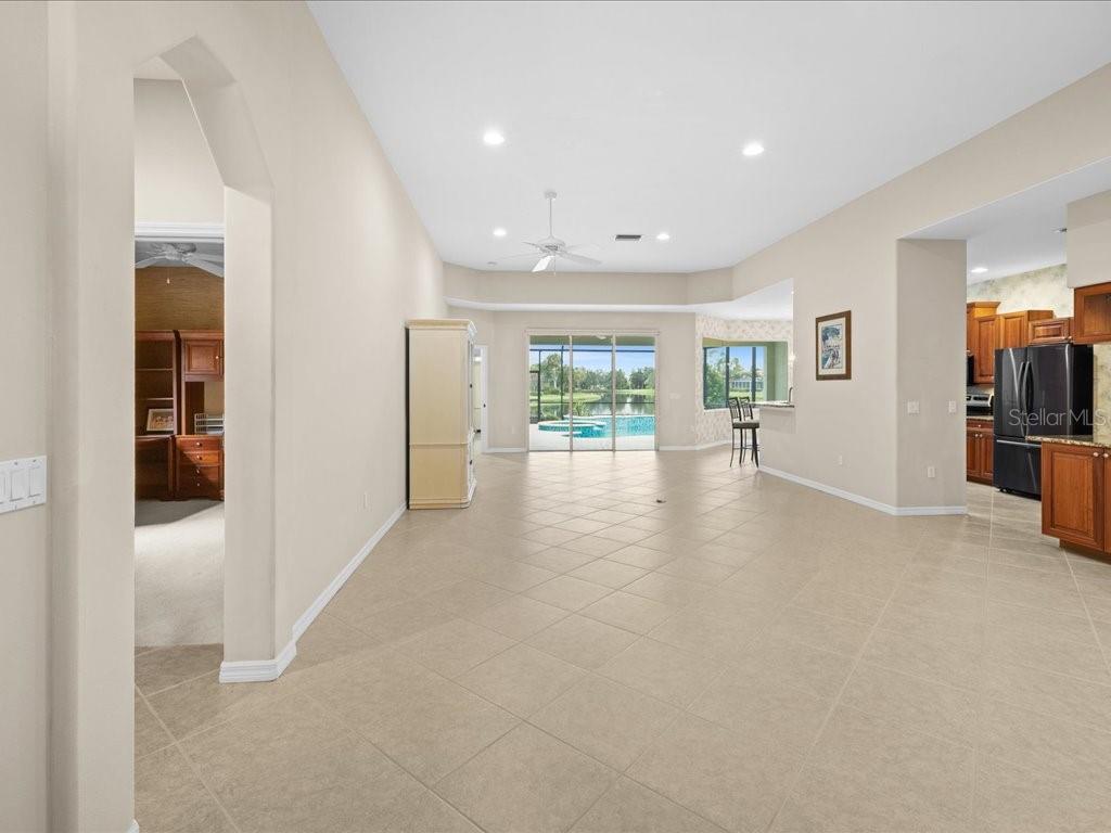 3927 WHISPERING OAKS DR