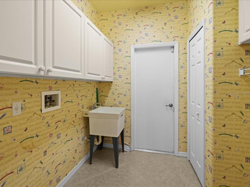 3927 WHISPERING OAKS DR