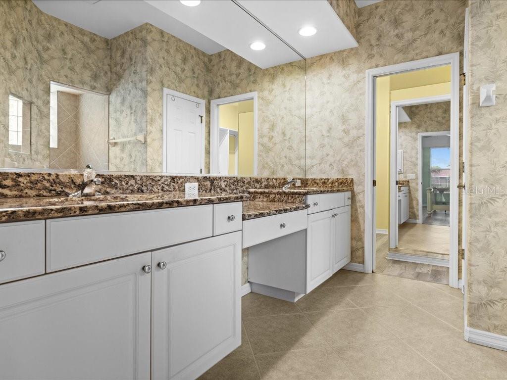 3927 WHISPERING OAKS DR