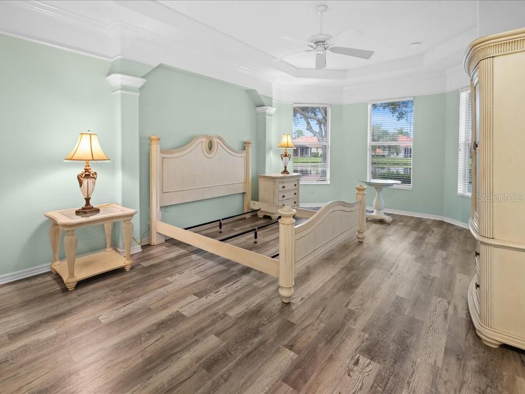 3927 WHISPERING OAKS DR