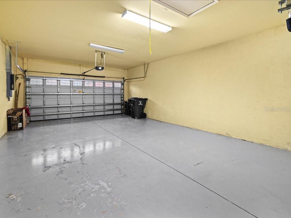 3927 WHISPERING OAKS DR