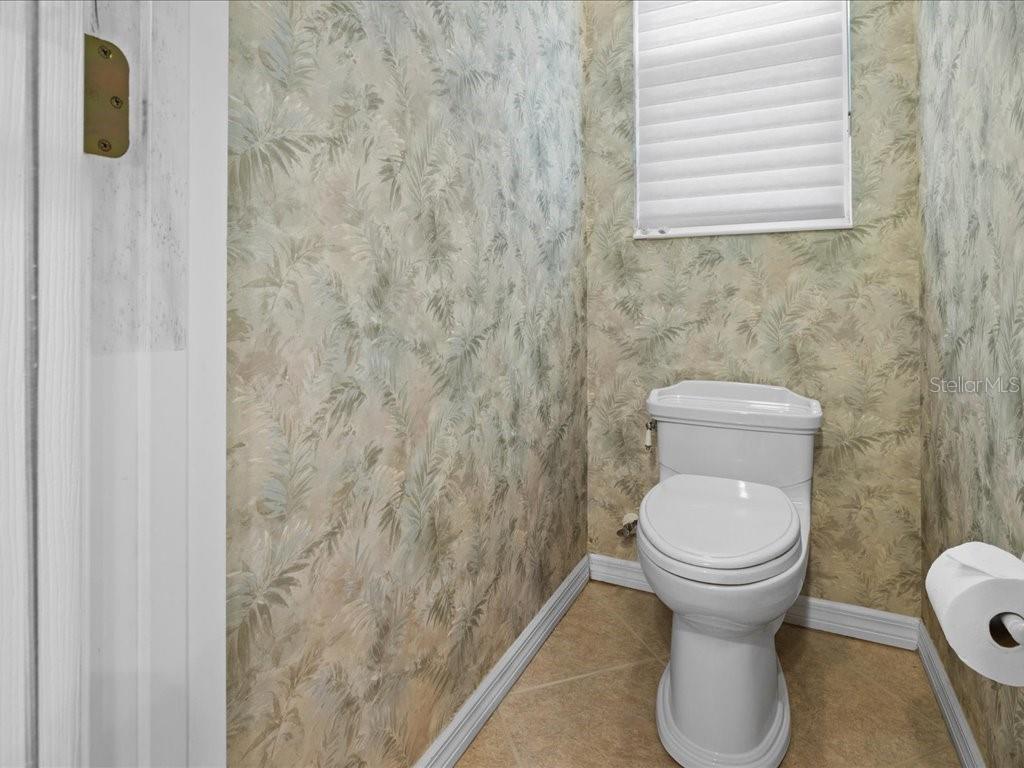 3927 WHISPERING OAKS DR