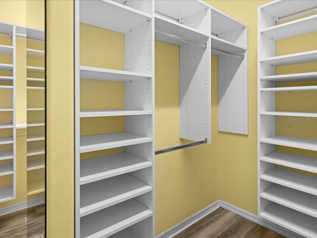 3927 WHISPERING OAKS DR