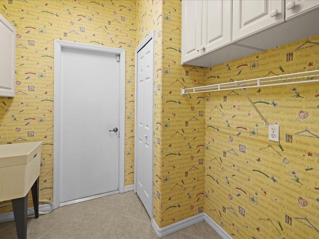 3927 WHISPERING OAKS DR