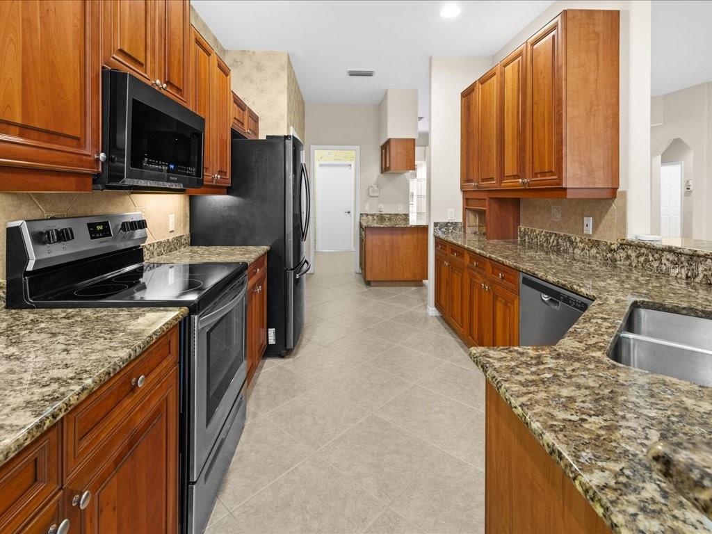 3927 WHISPERING OAKS DR