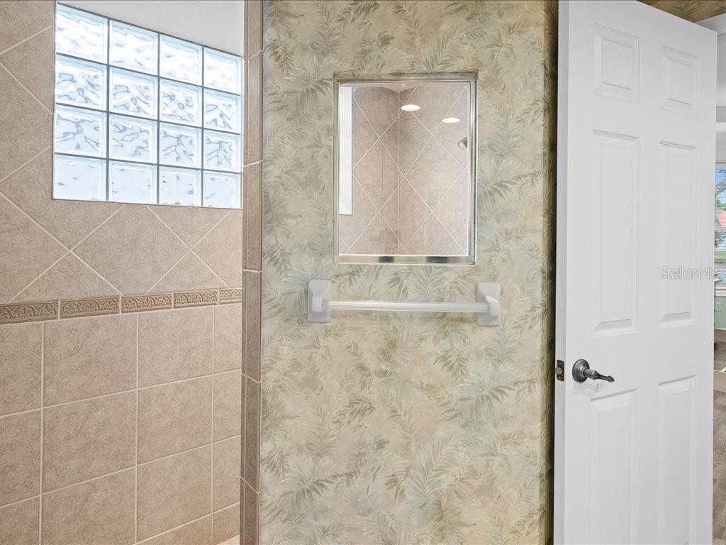 3927 WHISPERING OAKS DR