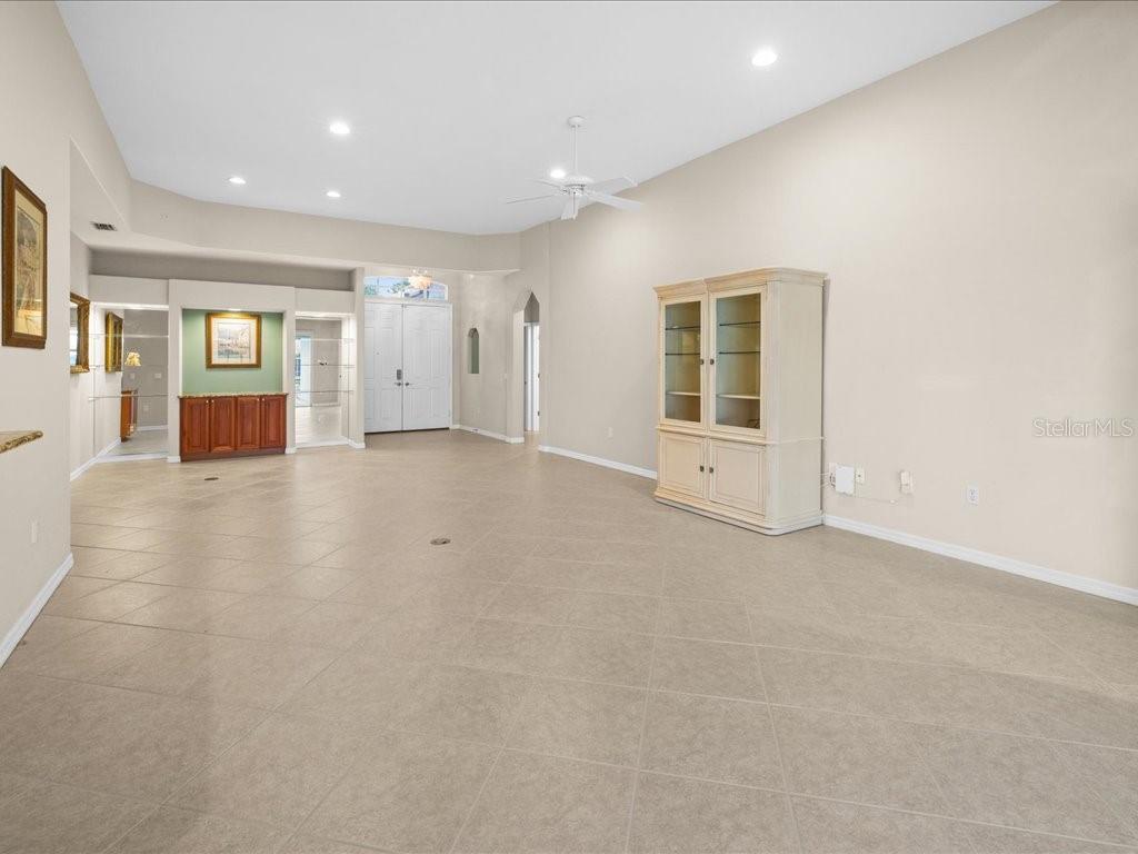 3927 WHISPERING OAKS DR