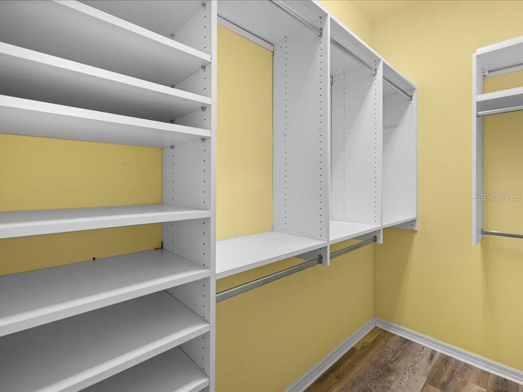 3927 WHISPERING OAKS DR