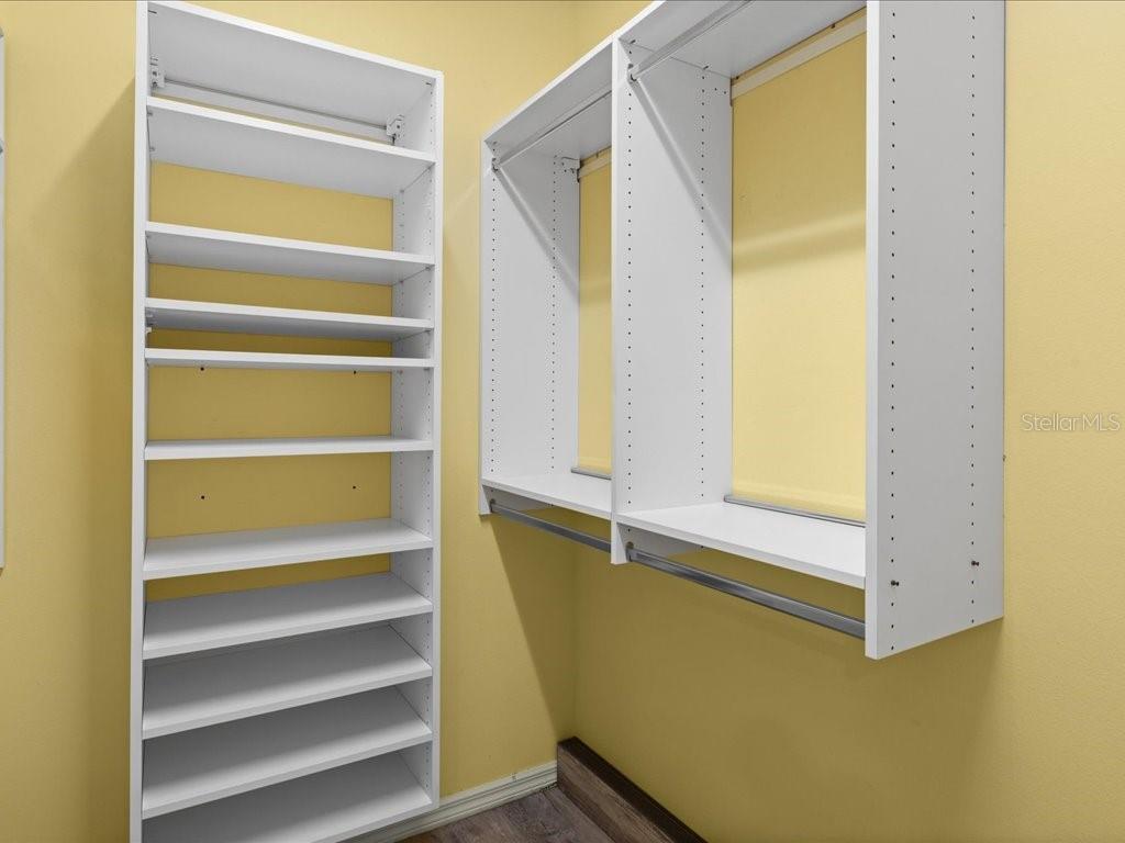 3927 WHISPERING OAKS DR