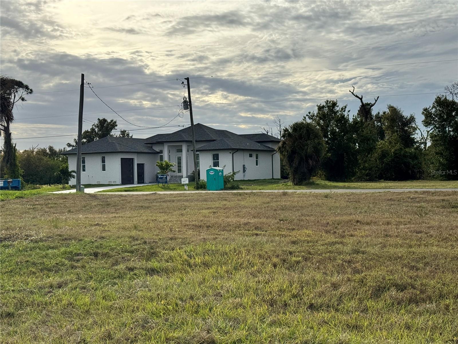 176 W PINE VALLEY LN