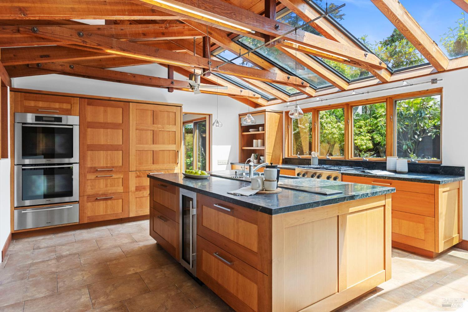 390 Panoramic Highway